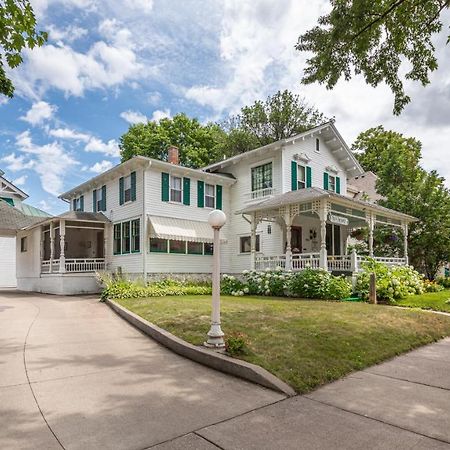 Carriage House Bed & Breakfast Winona Εξωτερικό φωτογραφία