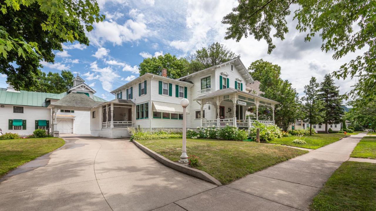 Carriage House Bed & Breakfast Winona Εξωτερικό φωτογραφία