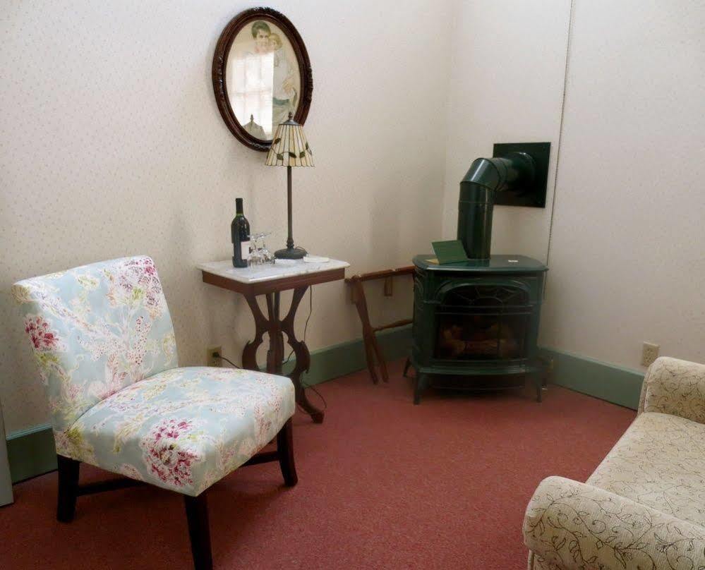 Carriage House Bed & Breakfast Winona Εξωτερικό φωτογραφία